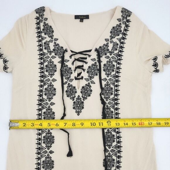 Aakaa Embroidered Shift Dress Size Large Womens Black and Beige Lace-up V Neck - Picture 11 of 13